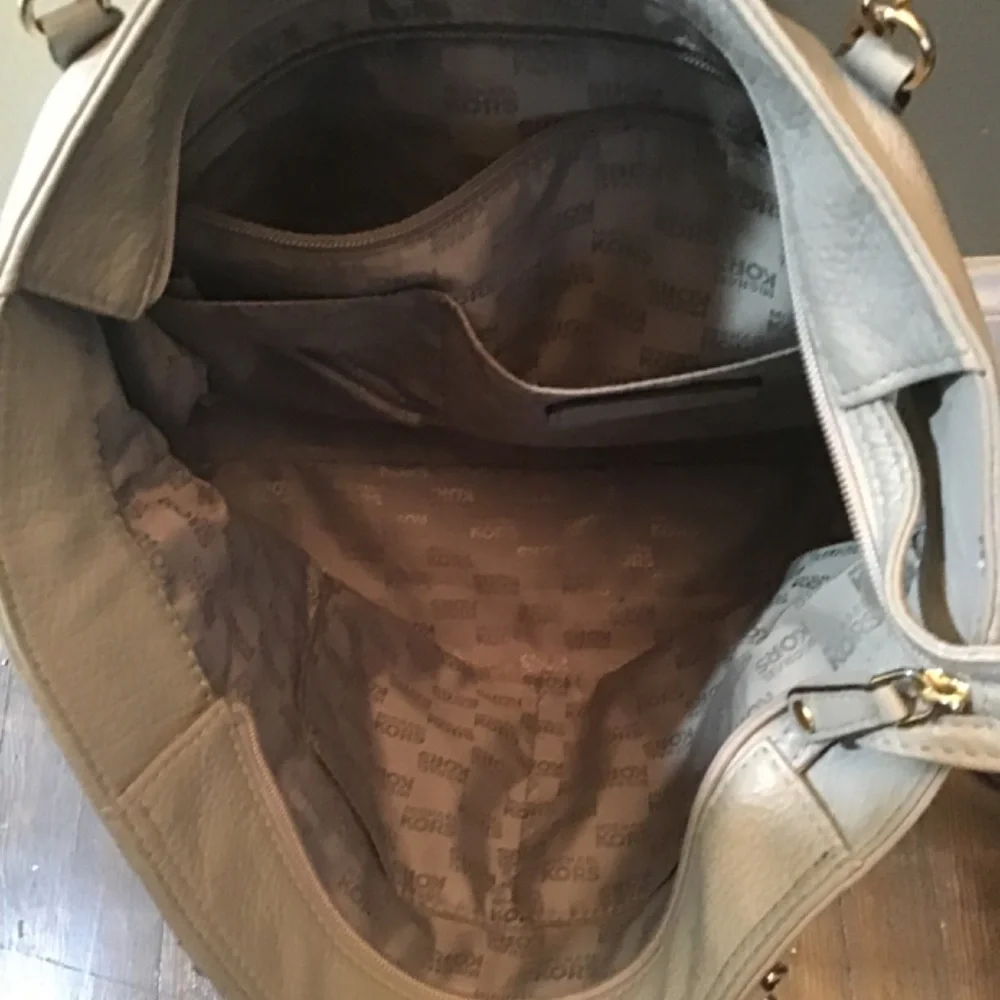 Michael kors purse handbag light gray - Picture 2 of 2